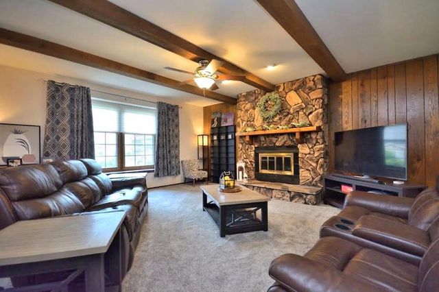 W220N2767 Maplewood LANE, Waukesha, WI 53186