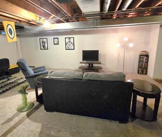W220N2767 Maplewood LANE, Waukesha, WI 53186