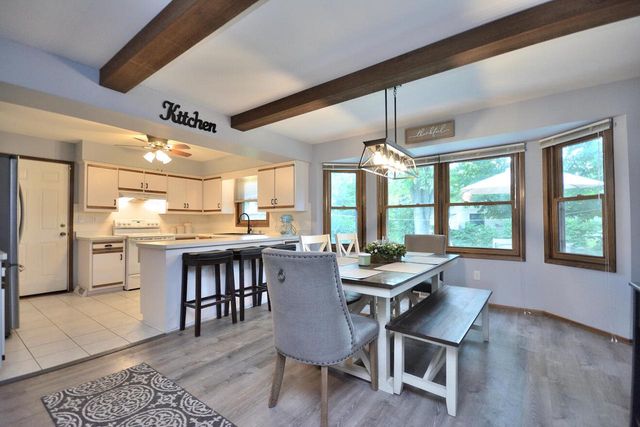W220N2767 Maplewood LANE, Waukesha, WI 53186