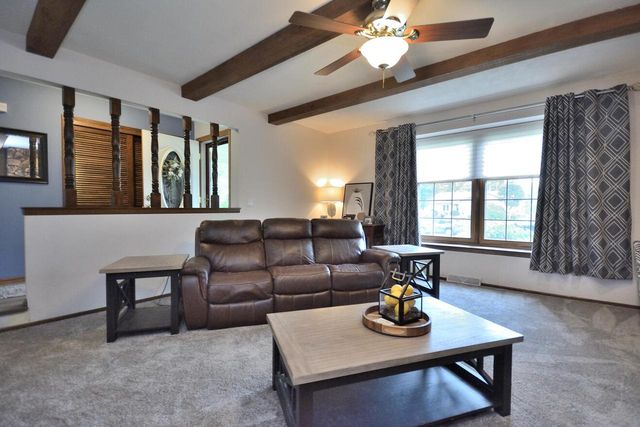 W220N2767 Maplewood LANE, Waukesha, WI 53186