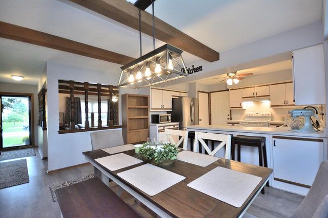W220N2767 Maplewood LANE, Waukesha, WI 53186