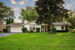 W220N2767 Maplewood LANE, Waukesha, WI 53186