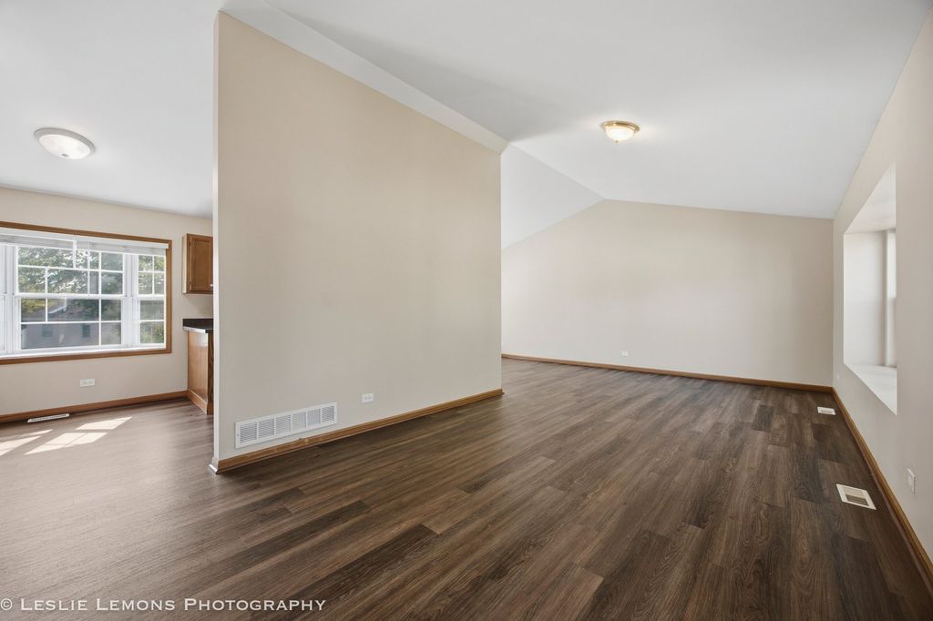 29 Magnolia Drive, Streamwood, IL 60107 — photo 2