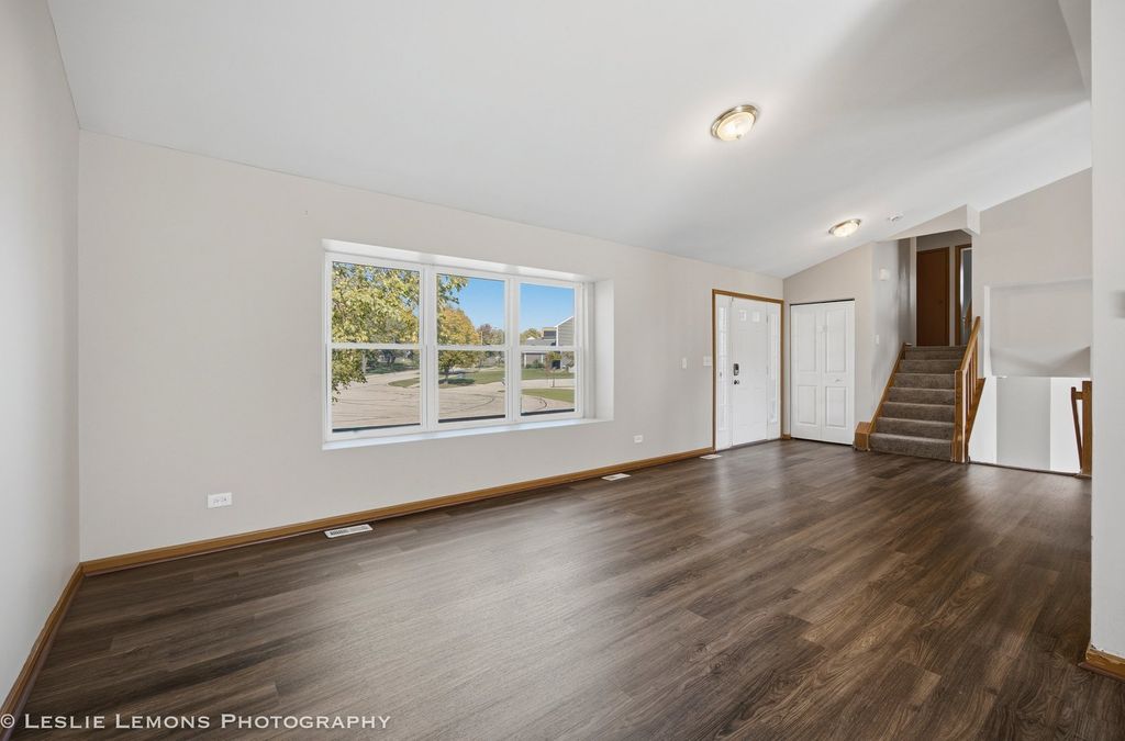 29 Magnolia Drive, Streamwood, IL 60107 — photo 4