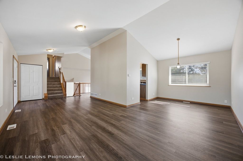 29 Magnolia Drive, Streamwood, IL 60107 — photo 5