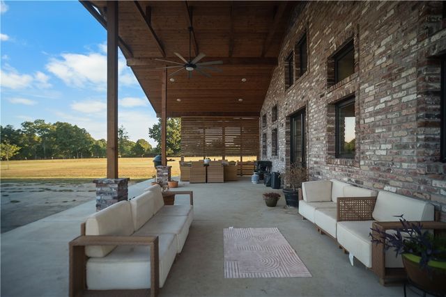 16456 Easterling Road, Pea Ridge, AR 72751