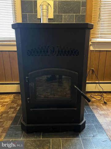 13 S FRONT ST, Mifflintown, PA 17059