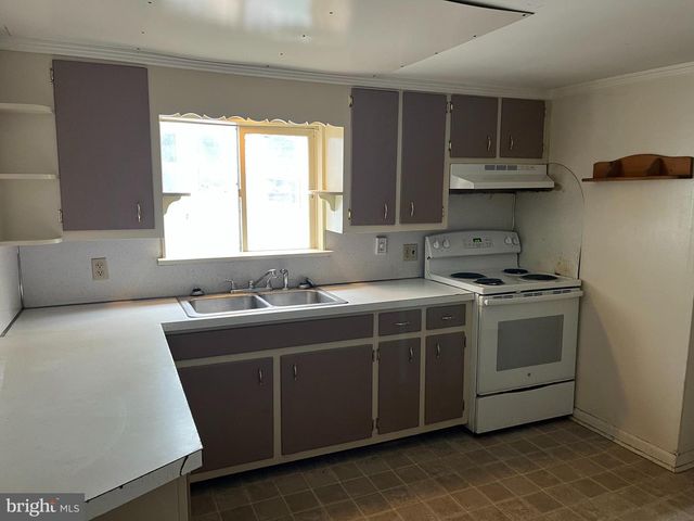 13 S FRONT ST, Mifflintown, PA 17059