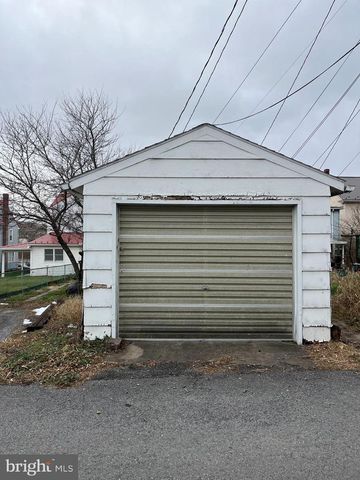 13 S FRONT ST, Mifflintown, PA 17059