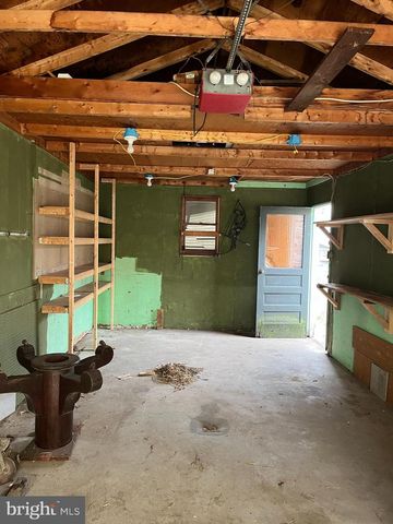 13 S FRONT ST, Mifflintown, PA 17059