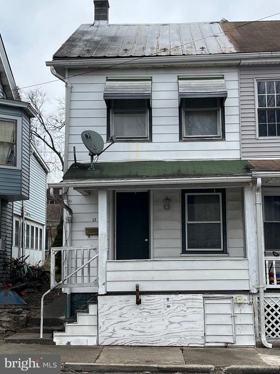 13 S FRONT ST, Mifflintown, PA 17059