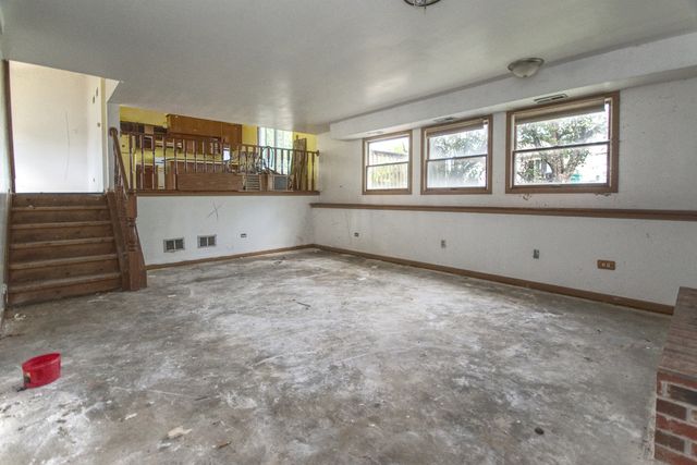 3255 Longford Drive, Joliet, IL 60431