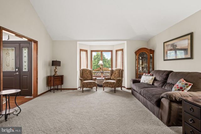 15 W HICKORY LN, Pilesgrove, NJ 08098