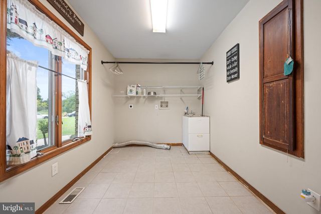 15 W HICKORY LN, Pilesgrove, NJ 08098