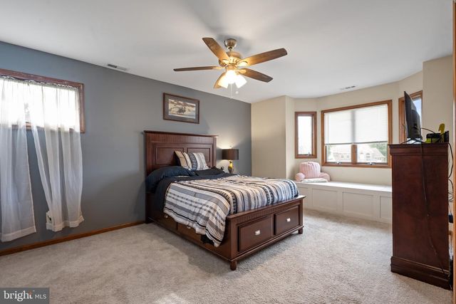 15 W HICKORY LN, Pilesgrove, NJ 08098
