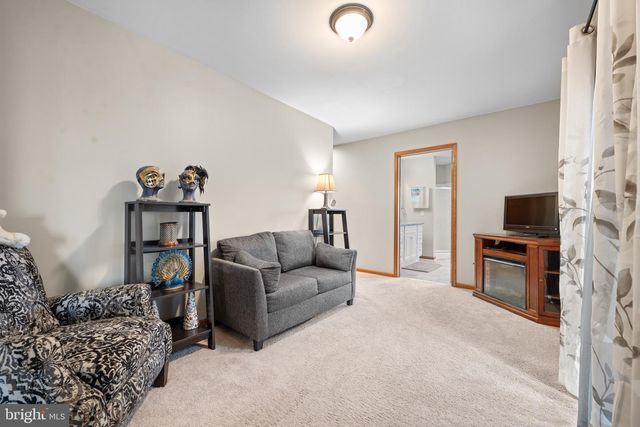 15 W HICKORY LN, Pilesgrove, NJ 08098
