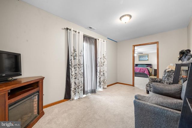 15 W HICKORY LN, Pilesgrove, NJ 08098