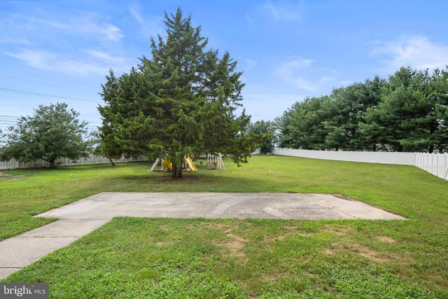 15 W HICKORY LN, Pilesgrove, NJ 08098