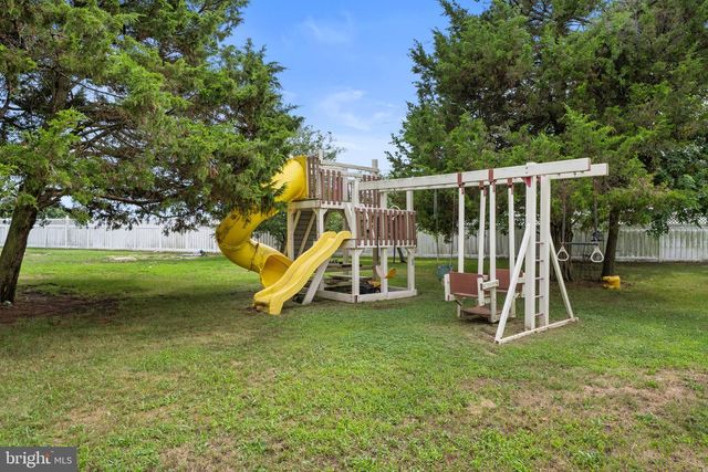 15 W HICKORY LN, Pilesgrove, NJ 08098