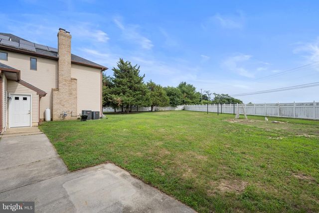15 W HICKORY LN, Pilesgrove, NJ 08098