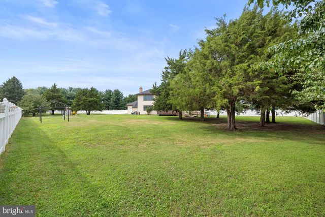 15 W HICKORY LN, Pilesgrove, NJ 08098