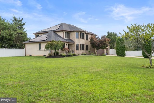 15 W HICKORY LN, Pilesgrove, NJ 08098