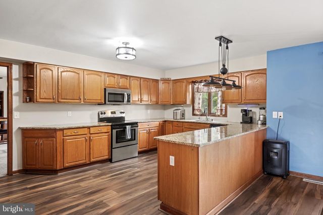 15 W HICKORY LN, Pilesgrove, NJ 08098