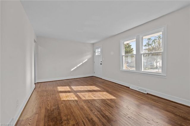 2304 Ford Place, Greensboro, NC 27406