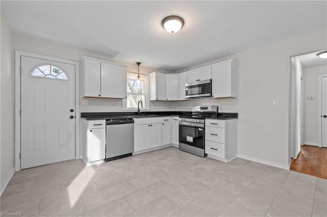 2304 Ford Place, Greensboro, NC 27406