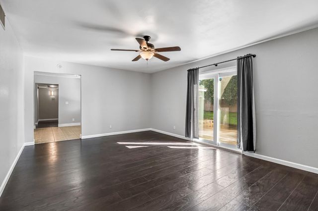 5306 N Carlsbad Avenue, Fresno, CA 93722