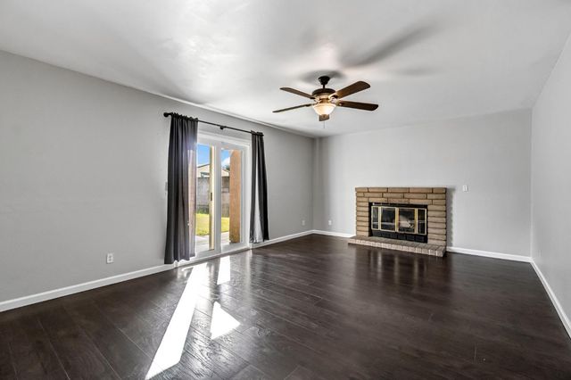 5306 N Carlsbad Avenue, Fresno, CA 93722