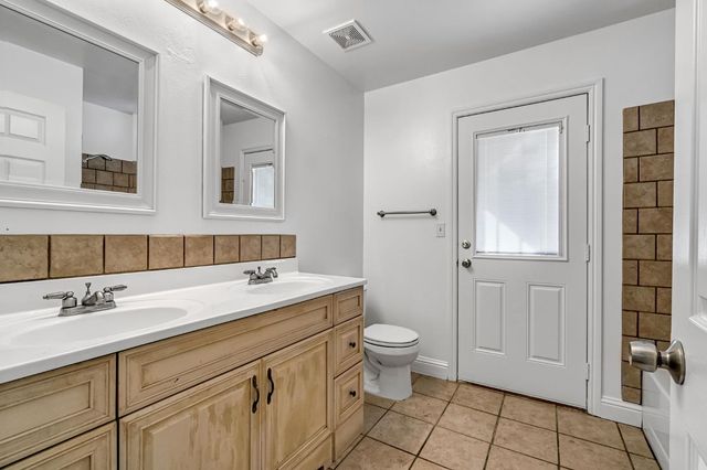 5306 N Carlsbad Avenue, Fresno, CA 93722