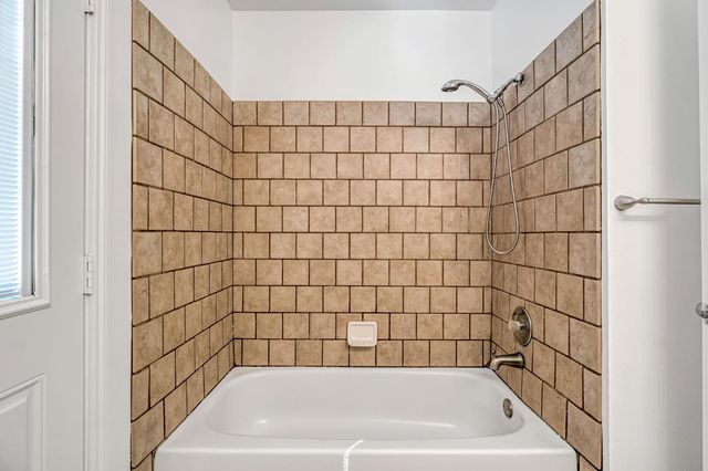 5306 N Carlsbad Avenue, Fresno, CA 93722