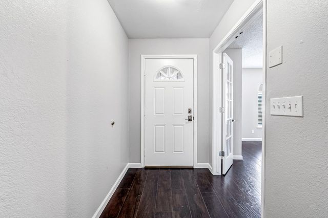 5306 N Carlsbad Avenue, Fresno, CA 93722