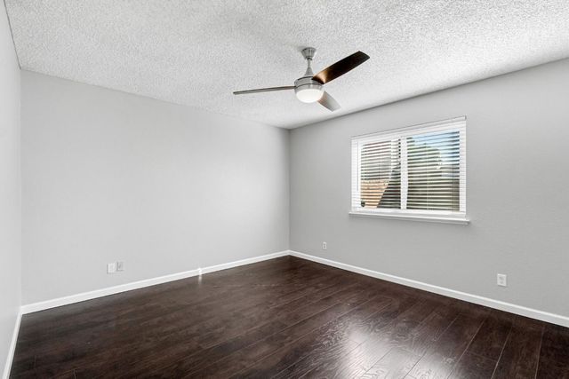 5306 N Carlsbad Avenue, Fresno, CA 93722