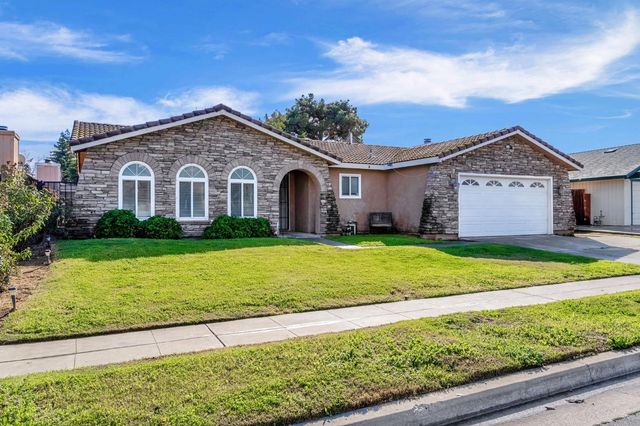 5306 N Carlsbad Avenue, Fresno, CA 93722