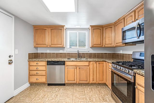 5306 N Carlsbad Avenue, Fresno, CA 93722