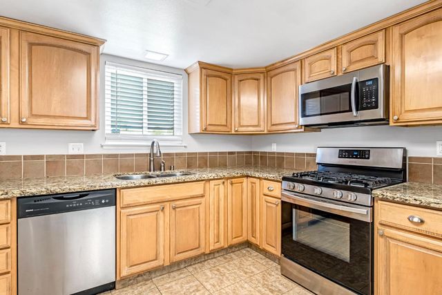 5306 N Carlsbad Avenue, Fresno, CA 93722