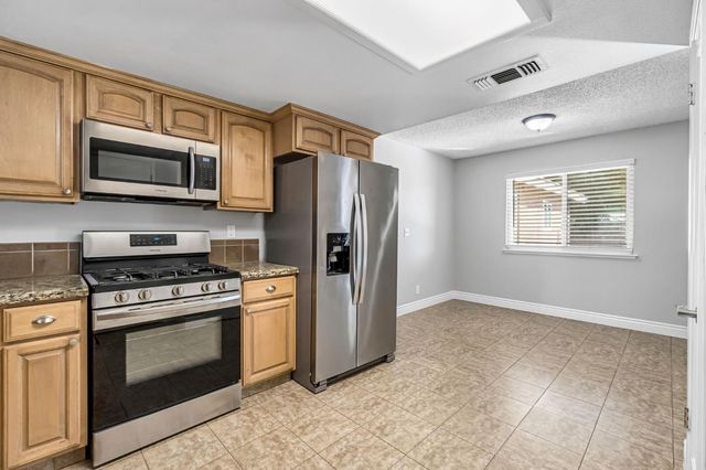 5306 N Carlsbad Avenue, Fresno, CA 93722