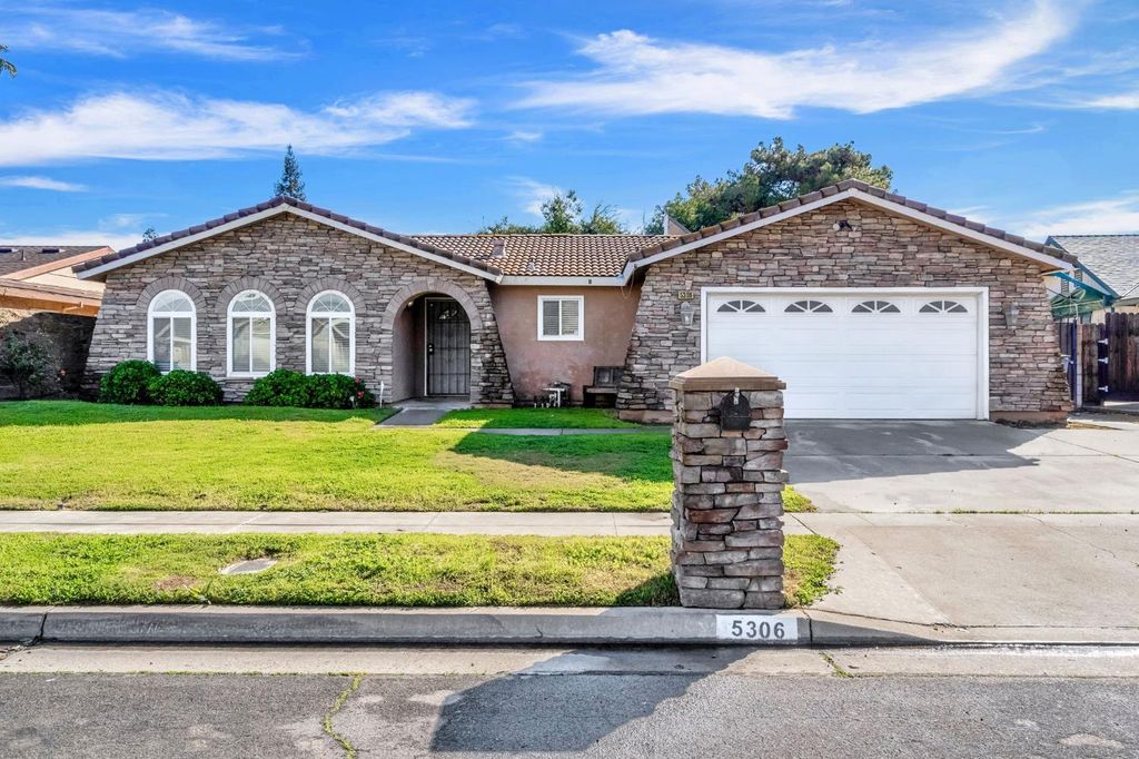 5306 N Carlsbad Avenue, Fresno, CA 93722