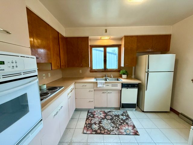 100 E Welsh Street, Williamsburg, IA 52361