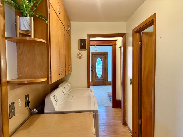 100 E Welsh Street, Williamsburg, IA 52361