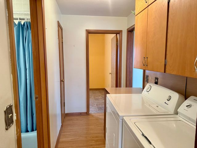 100 E Welsh Street, Williamsburg, IA 52361