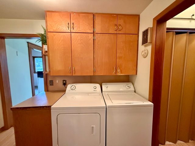 100 E Welsh Street, Williamsburg, IA 52361