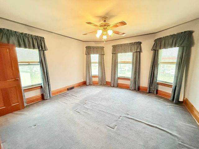 100 E Welsh Street, Williamsburg, IA 52361