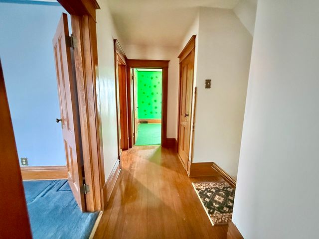 100 E Welsh Street, Williamsburg, IA 52361