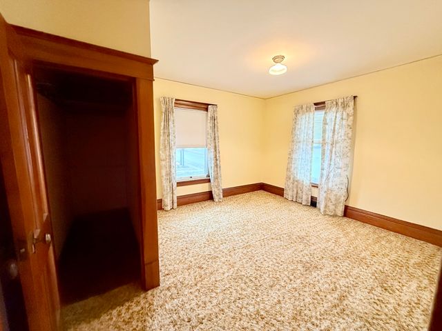 100 E Welsh Street, Williamsburg, IA 52361