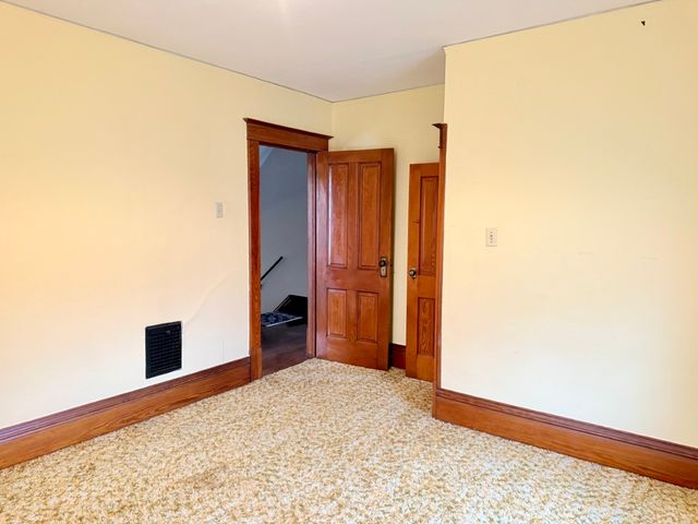 100 E Welsh Street, Williamsburg, IA 52361