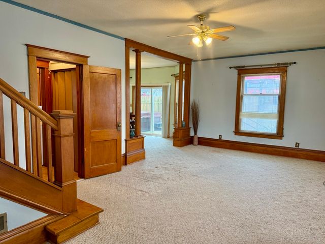 100 E Welsh Street, Williamsburg, IA 52361