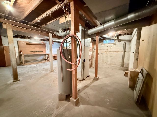 100 E Welsh Street, Williamsburg, IA 52361